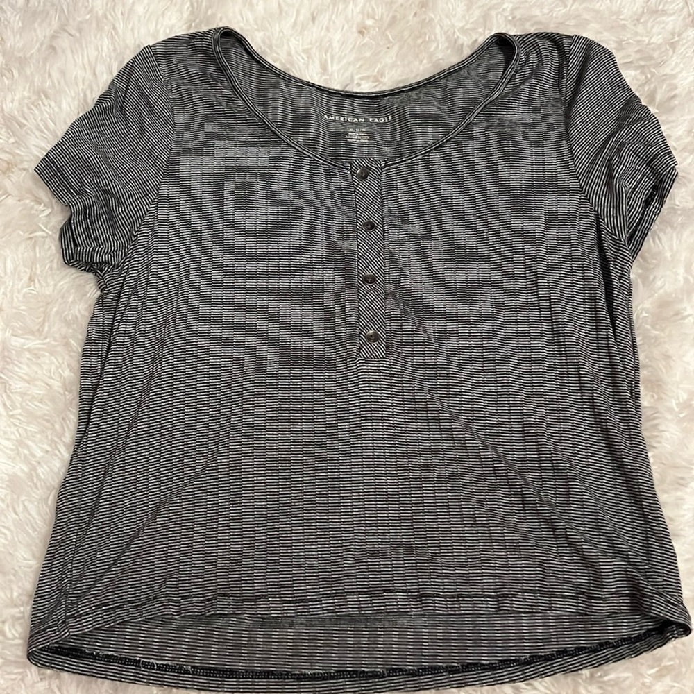 Black and white American Eagle crop top